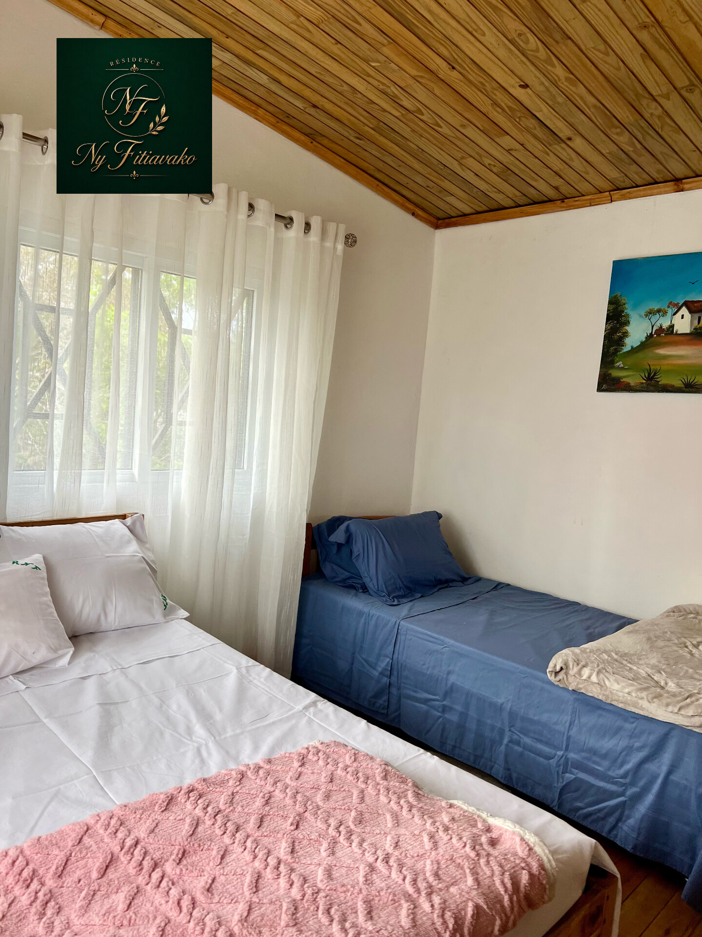 Une chambre confortable de la villa Ny Fitiavako